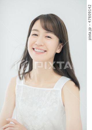 young woman 47609142