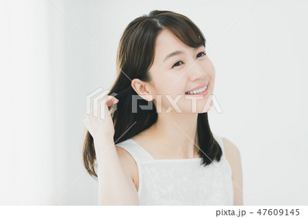 young woman young woman 47609145