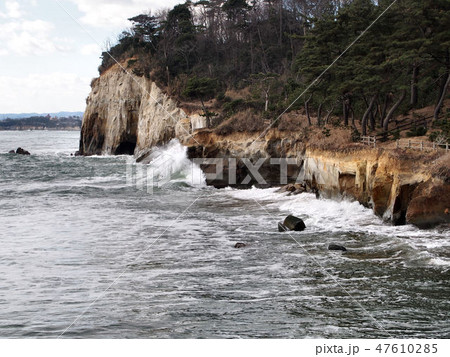 小貝浜に打ち寄せる冬の波 47610285