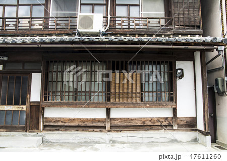 古い木造家屋 47611260