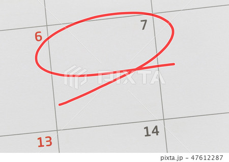 Focus on number 7 in calendar and empty red ellipse. 47612287