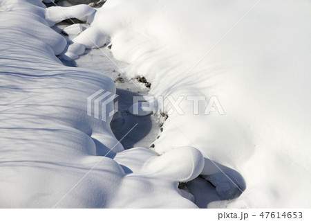 雪に埋もれた渓流 雪に埋もれた渓流 47614653