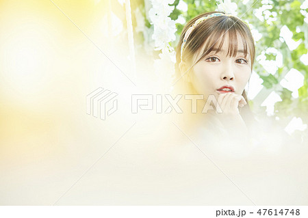 若い女性 女性 女 47614748