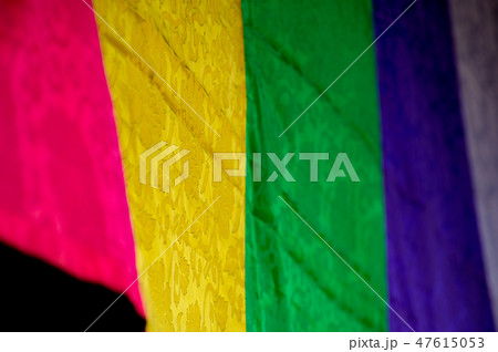 風になびく寺院の五色幕 b-1 風になびく寺院の五色幕 b-1 47615053