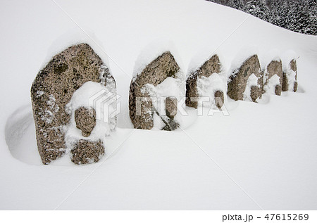 雪中のお地蔵さん 雪中のお地蔵さん 47615269