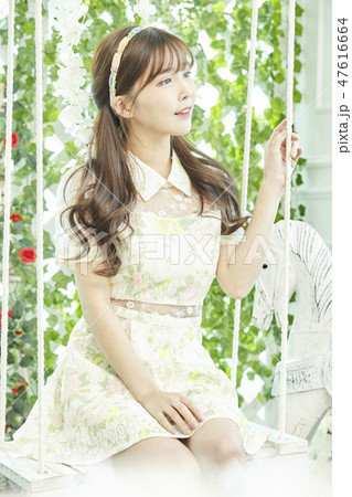 若い女性 女性 女 47616664