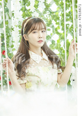 若い女性 女性 女 47616671