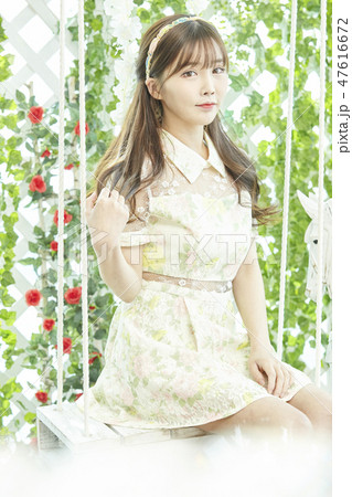 若い女性 女性 女 47616672