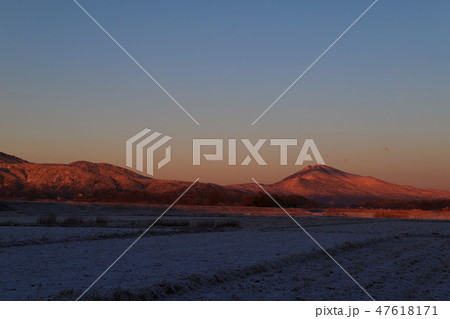 朝焼けの雪化粧筑波山  石岡市風景 朝焼けの雪化粧筑波山  石岡市風景 47618171