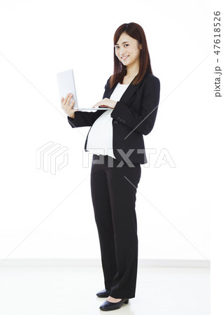 妊婦　妊娠　マタニティ　女性 47618526