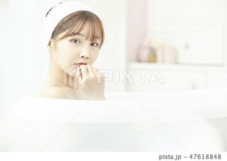 若い女性 女性 女 47618848