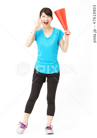 女性　スポーツ　応援 47619903