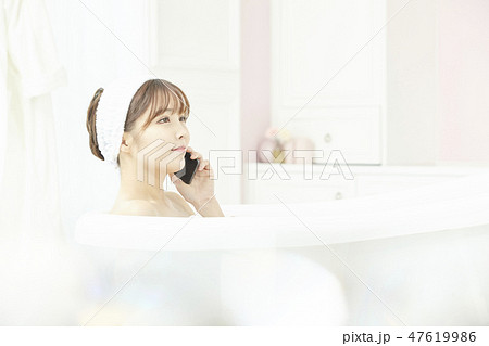 若い女性 女性 女 47619986