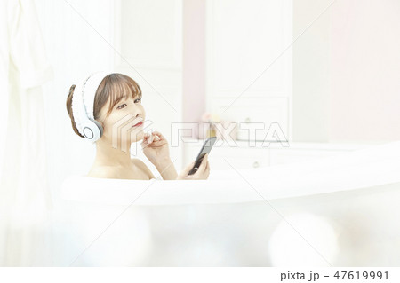 若い女性 女性 女 47619991