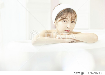 若い女性 女性 女 47620212