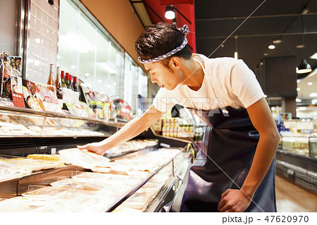 魚屋　スーパー　店員　鮮魚店 47620970