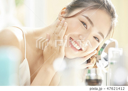 女性　ビューティー 47621412