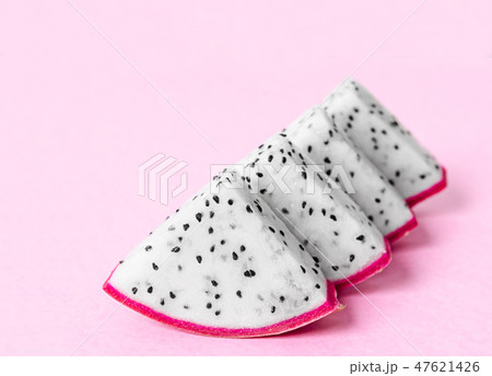 Fresh dragon fruit slice. Fresh dragon fruit slice. 47621426