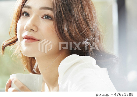 女性 ライフスタイル リラックス 女性 ライフスタイル リラックス 47621589