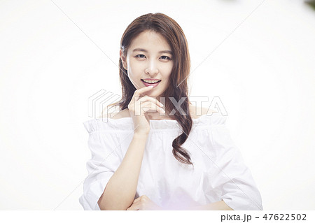 若い女性 韓国人 ビューティー 47622502