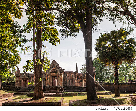 Prasat Muang Tam castle in Buriram, Thailand Prasat Muang Tam castle in Buriram, Thailand 47622684