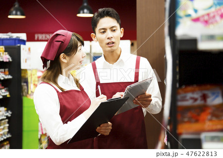 スーパー　店員　アルバイト　スーパーマーケット 47622813