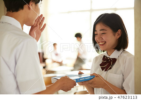 高校生　学校生活　休み時間 47623113