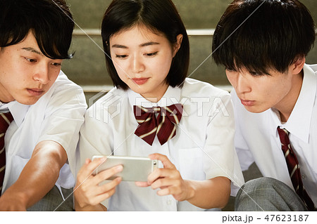 高校生　学校生活　休み時間 47623187