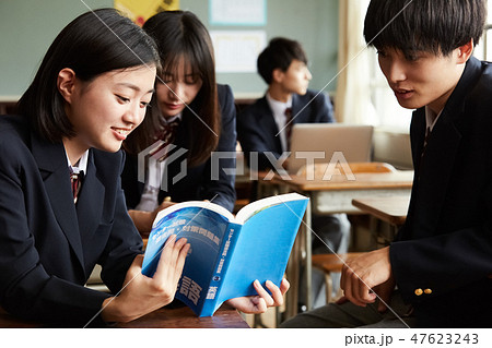 高校生　学校生活　休み時間 47623243