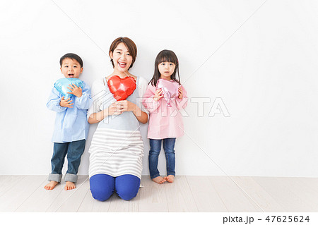 幼稚園・保育園・こども園の先生と生徒 幼稚園・保育園・こども園の先生と生徒 47625624
