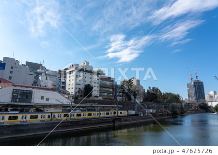 市ヶ谷駅と外堀の風景 47625726