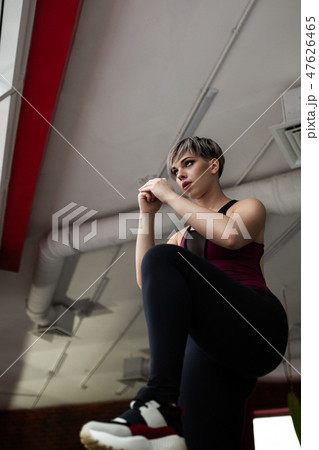 Woman with step platform doing cross fit exercise. Studio shot 47626465