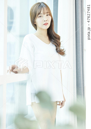 若い女性 女性 女 47627481