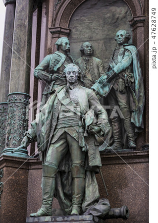 Monument to Maria Theresa in Vienna on the square  47628749