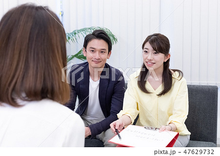 日本ユニバーサルマナー協会監修素材 ビジネスシーン 筆談 日本ユニバーサルマナー協会監修素材 ビジネスシーン 筆談 47629732