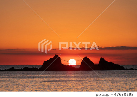 神奈川_真鶴三ツ石朝焼け 47630298
