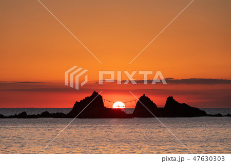 神奈川_真鶴三ツ石朝焼け 47630303