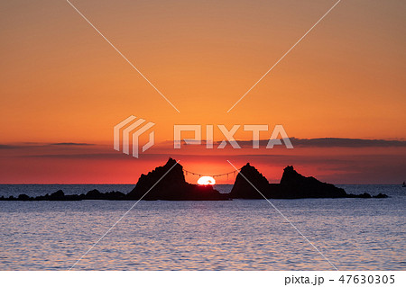 神奈川_真鶴三ツ石朝焼け 47630305