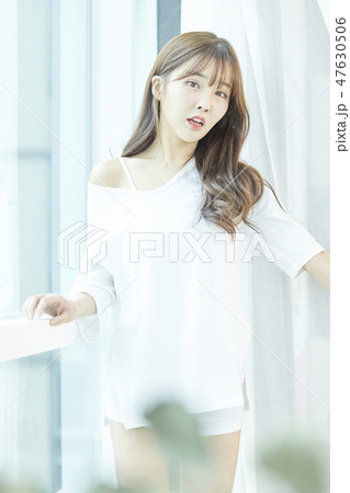 若い女性 女性 女 47630506