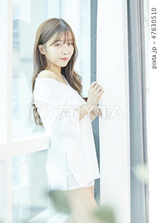 若い女性 女性 女 47630510