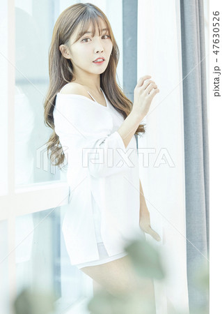 若い女性 女性 女 47630526