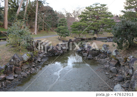 かいぼり中の玄宮園 47632913