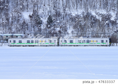 雪原を進む新型H100形列車 雪原を進む新型H100形列車 47633337