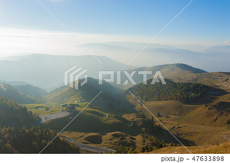 Mountain landscape in autumn season Mountain landscape in autumn season 47633898