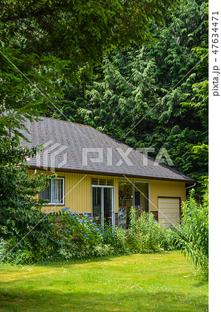 Frontage of a nice house among trees on country side in British Columbia, Canada 47634471