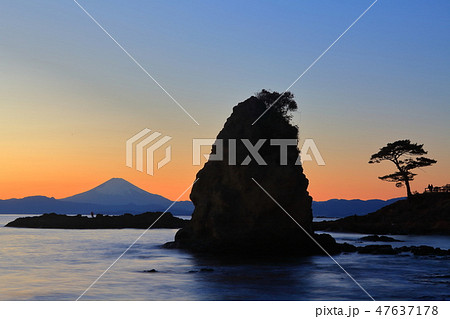 【神奈川県】立石海岸から富士夕景 47637178