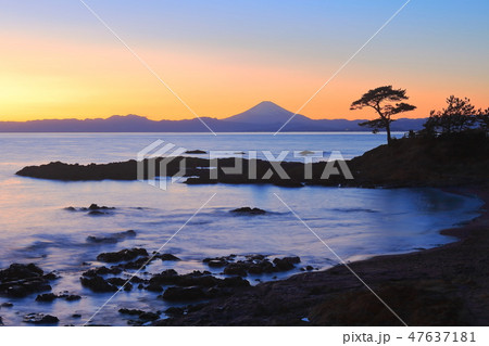 【神奈川県】立石海岸から富士夕景 【神奈川県】立石海岸から富士夕景 47637181