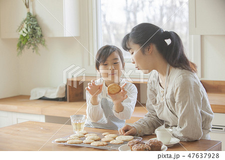 母娘でお菓子作り 47637928