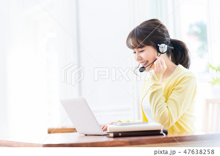 通信教育 若い女性 インターネット 女の子 ライフスタイル 女性ポートレート 通信教育 若い女性 インターネット 女の子 ライフスタイル 女性ポートレート 47638258