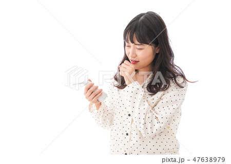 風邪をひいた若い女性・インフルエンザイメージ 47638979